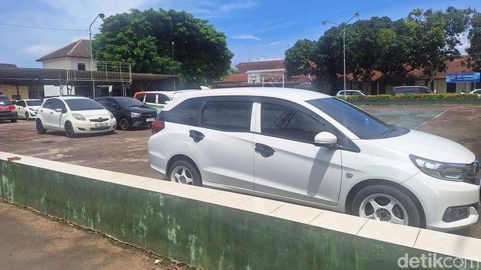 Tempat yang disediakan untuk penitipan kendaraan roda 4