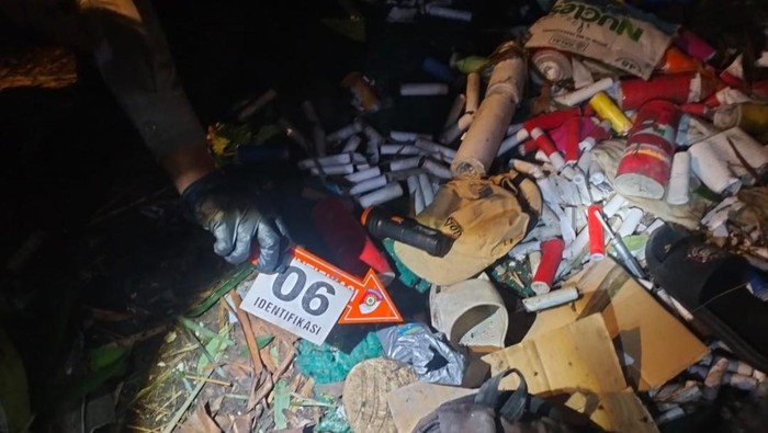 Tim Inafis Polres Nganjuk melakukan identifikasi di TKP