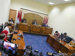 Serba-serbi Putusan KIP Buka Info Studi Jokowi di UGM