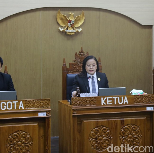 Tok! Salinan Ijazah dan Transkrip Jokowi Terbuka untuk Publik