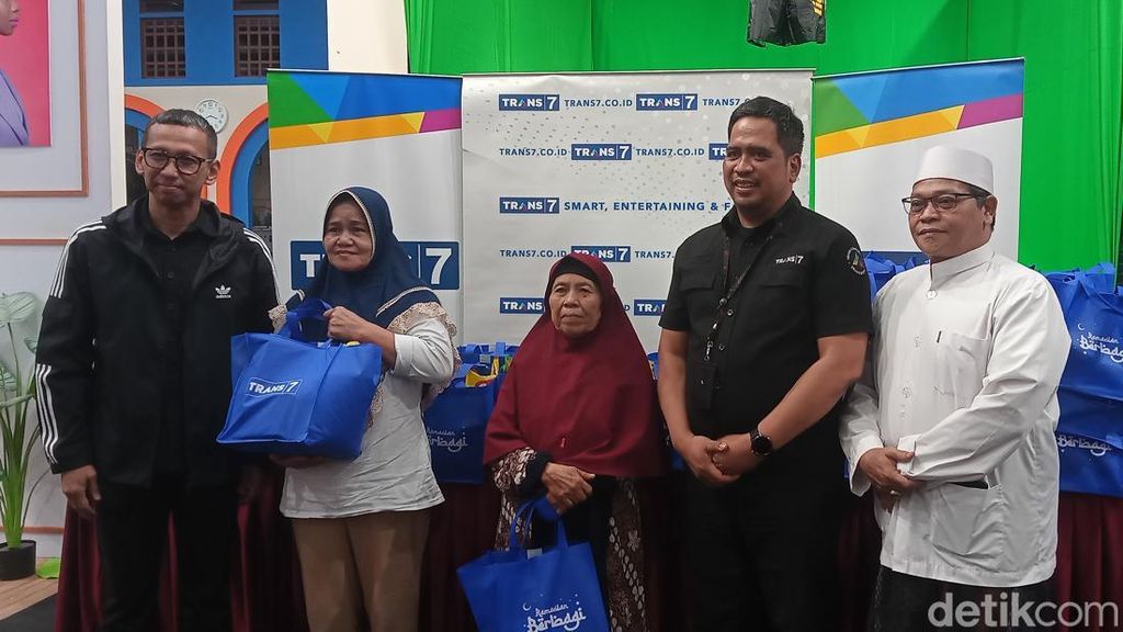 Warga Sambut Hangat Ramadan Berbagi TRANS7