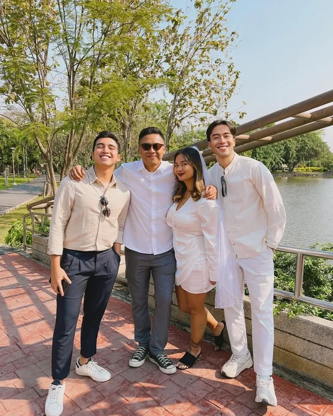 Sementara adik pertama Vidi, Diva, memilih jalan berbeda. Adiknya itu justru lebih suka travelling. Foto: Instagram/@vidialdiano