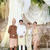 Sebagai kakak ipar yang baik, Vidi turut hadir di acara pernikahan Faishal Tanjung dan Nadin Amizah. Ia tampil kompak dengan sang istri, Sheila Dara. Foto: Instagram/@vidialdiano