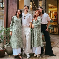 Momen Vidi dan adik iparnya tampil kompak bersama pasangan masing-masing. Vidi sendiri memang dikenal memiliki hubungan yang akrab dengan keluarga serta banyak rekan-rekan artis. Foto: Instagram/@vidialdiano