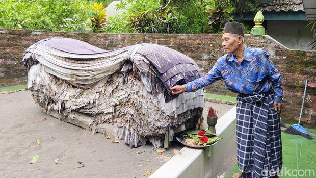 Ziarah Makam Penampakan makam Mbah Lancing di Desa/Kecamatan Mirit, Kebumen, Selasa (10/3/2026).