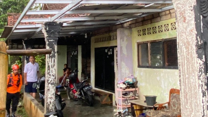 Angin Kencang Landa Tamansari Bogor, 6 Rumah Warga Rusak dalam Hujan Deras