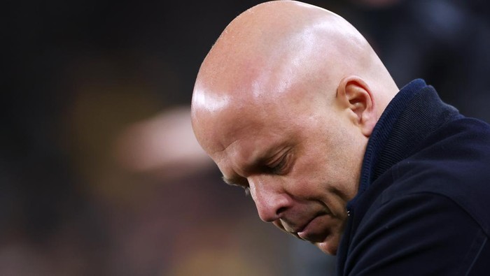 WOLVERHAMPTON, ENGLAND - MARCH 03: Arne Slot, Manager of Liverpool, looks on before the Premier League match between Wolverhampton Wanderers and Liverpool at Molineux on March 03, 2026 in Wolverhampton, England. (Photo by Dan Istitene/Getty Images)