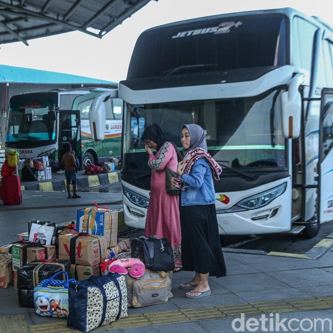 Arus Mudik Awal, Terminal Pulo Gebang Mulai Dipadati Penumpang