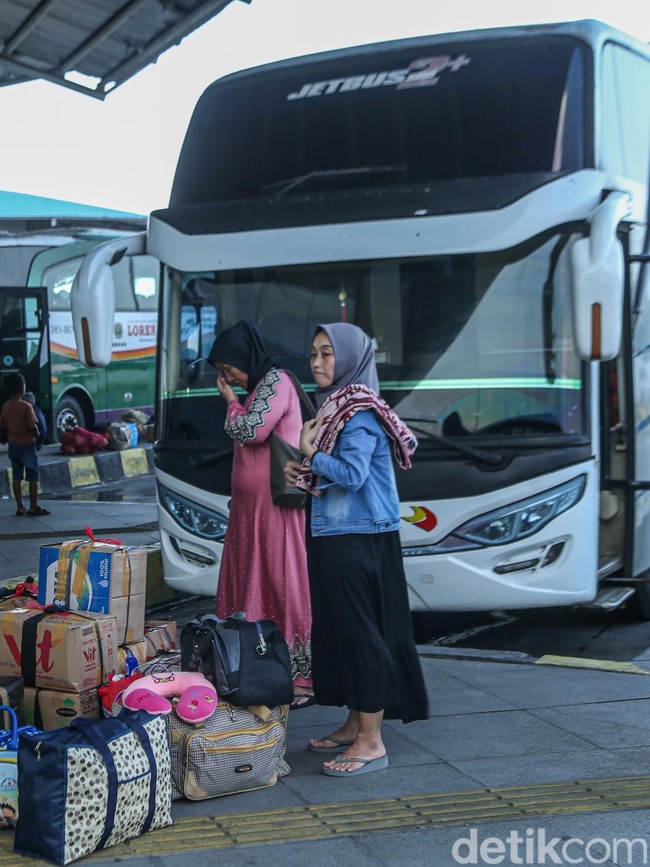 Arus Mudik Awal, Terminal Pulo Gebang Mulai Dipadati Penumpang