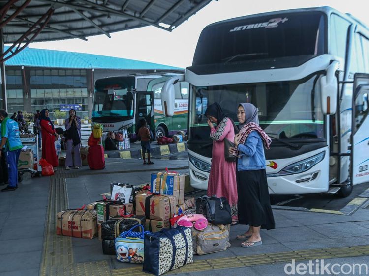 Arus Mudik Awal, Terminal Pulo Gebang Mulai Dipadati Penumpang