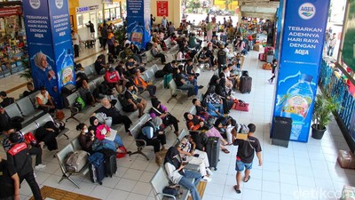 Arus Mudik Mulai Terasa, Pemudik Padati Terminal Kampung Rambutan