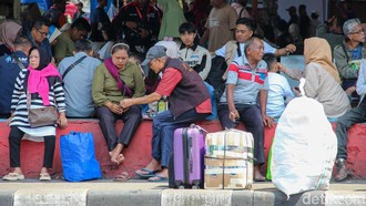 Belum Tanggal Puncak, Arus Mudik Sudah Terasa di Terminal Kampung Rambutan