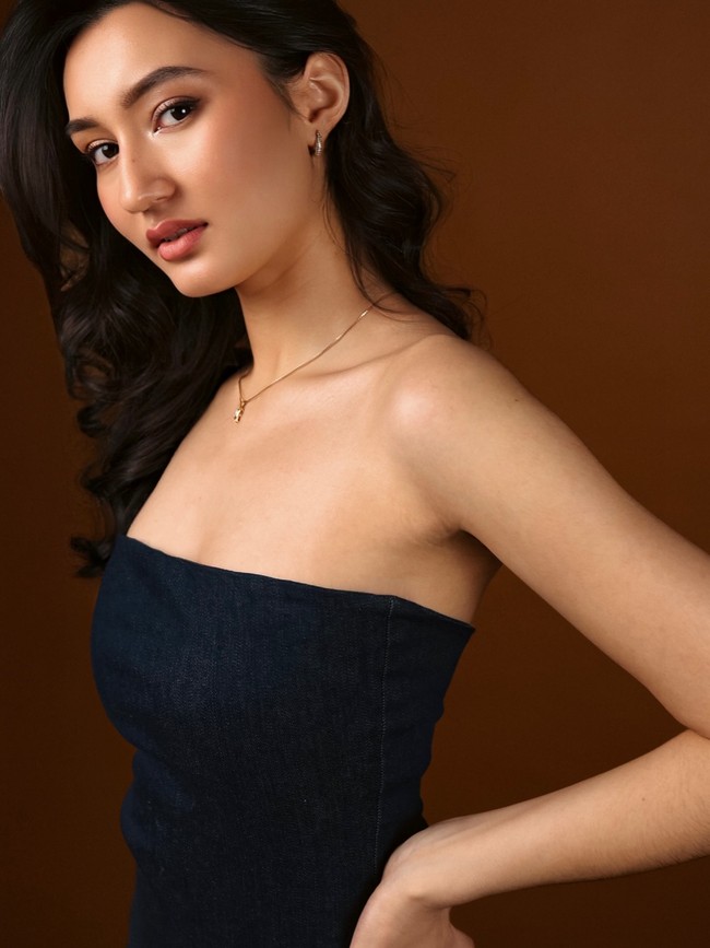 Ayu Kynbråten adalah wanita 22 tahun yang mengikuti ajang Miss Universe Norway 2026. Dalam profilnya, Ayu yang kelahiran Lørenskog mengaku keturunan Indonesia. Foto: Instagram @ayuzak03