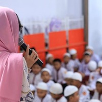 “Setiap kali kami berada di Indonesia, kami mengundang anak-anak yang tinggal di panti asuhan ke rumah kami dan menghabiskan waktu seharian bersama mereka. Kami berbicara dengan anak-anak dan mereka yang bekerja di panti asuhan, mempelajari kisah mereka, siapa mereka, dan tentu saja apa yang mereka impikan!” katanya. Foto: Dok. Miss Norway Org