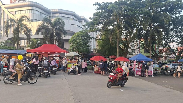 Berburu takjil di GDC Depok
