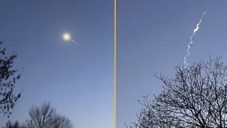 Bola Api Meledak di Eropa, Pecahannya Jebol Atap Rumah Warga