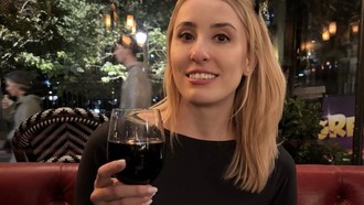 Tampil Sederhana, Pekerjaan Wanita Ini Ternyata Bikin Kaget