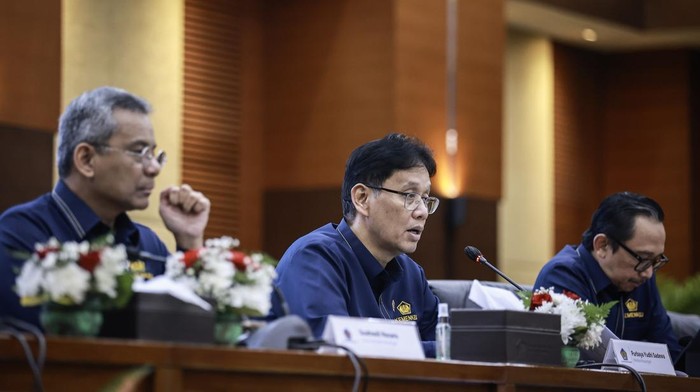 Menteri Keuangan Purbaya Yudhi Sadewa menyampaikan paparan saat konferensi pers APBN KiTa edisi Maret 2026 di Jakarta, Rabu (11/3/2026). Kementerian Keuangan melaporkan defisit Anggaran Pendapatan dan Belanja Negara (APBN) hingga akhir Februari 2026 mencapai Rp135,7 triliun atau setara 0,53 persen terhadap Produk Domestik Bruto (PDB). ANTARA FOTO/Dhemas Reviyanto/agr