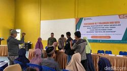 Video: Desa Sriwulan di Kendal Bagi-bagi THR Rp 1 Juta ke Warga