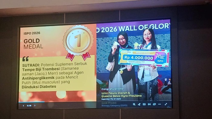 Dua siswi SMA Kharisma Bangsa menemukan potensi tempe dari biji trembesi untuk mengatasi diabetes.