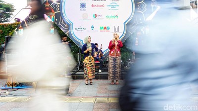 Gambang Kromong Ramaikan Senja Ramadan di Bundaran HI