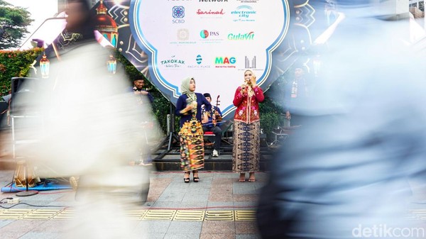 Gambang Kromong Ramaikan Senja Ramadan di Bundaran HI