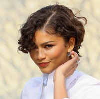 Foto: Zendaya Akhirnya Muncul Setelah Dikabarkan Menikah, Pamer Cincin Kawin