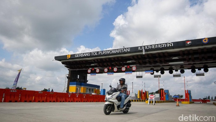 Gerbang Tol Purwomartani Sleman Suasana Gerbang Tol Purwomartani Sleman jelang dibuka secara fungsional untuk kelancaran arus mudik Lebaran 2026, Rabu (11/3/2026).