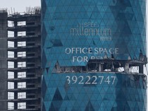 Gedung Kantor di Iran Nyaris Terbelah Usai Dihantam Rudal