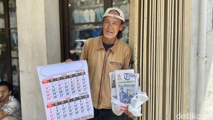 Jack (70) Penjual Koran di Kawasan Pasar Baru, Bandung