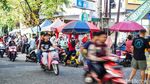 Jelang Berbuka, Warga Padati Pedagang Takjil di Taman Merdeka Depok