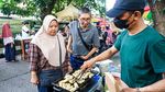 Jelang Berbuka, Warga Padati Pedagang Takjil di Taman Merdeka Depok