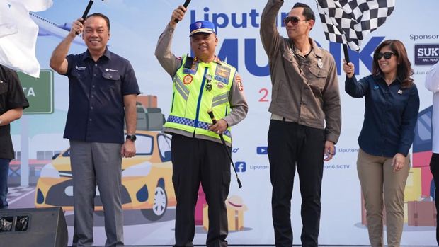 Kakorlantas Polri Irjen Agus Suryonugroho melepas tim liputan mudik media