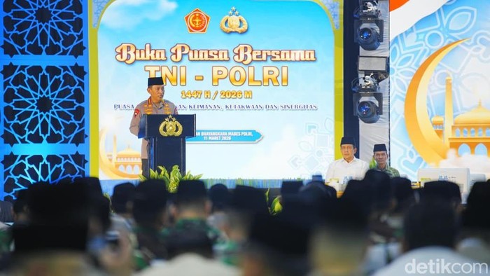 [Buka Puasa TNI-Polri: Kapolri Gelar Aksi Solidaritas untuk Kebijakan Prabowo]