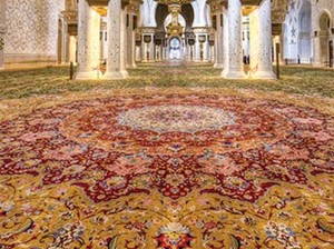 Karpet Masjid Terbesar di Dunia, Luasnya 28 Kali Lapangan Padel!