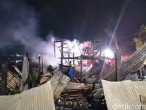 10 Kios di Pasar Sentral Pangkajene Pangkep Terbakar Diduga karena Korsleting