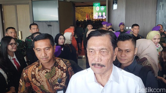 **Luhut: Pasokan BBM RI Tetap Aman Meski Konflik AS-Iran Melanda**