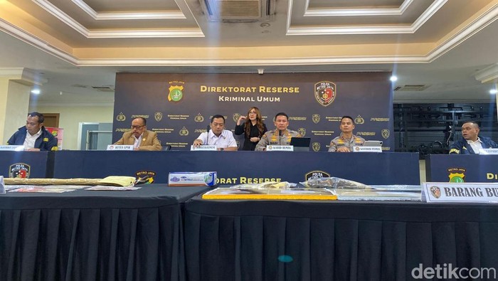 Konferensi pers di Polda Metro Jaya terkait kasus pembunuhan di Depok dan Bekasi, Rabu (11/3/2026).