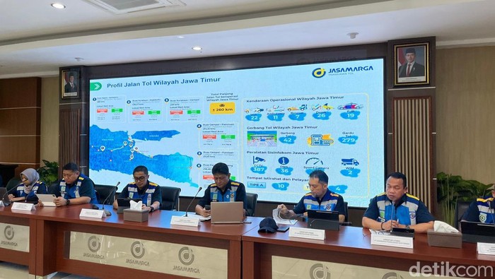 Konferensi pers Operasional Hari Raya Idul Fitri Wilayah Jatim di kantor RO3 PT JTT Mayjen Sungkono Surabaya