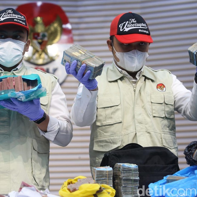 KPK Tunjukkan Uang Hasil OTT Bupati Rejang Lebong