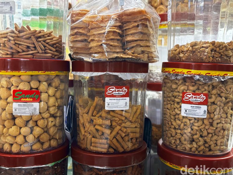Kue kering di Pasar Jatinegara