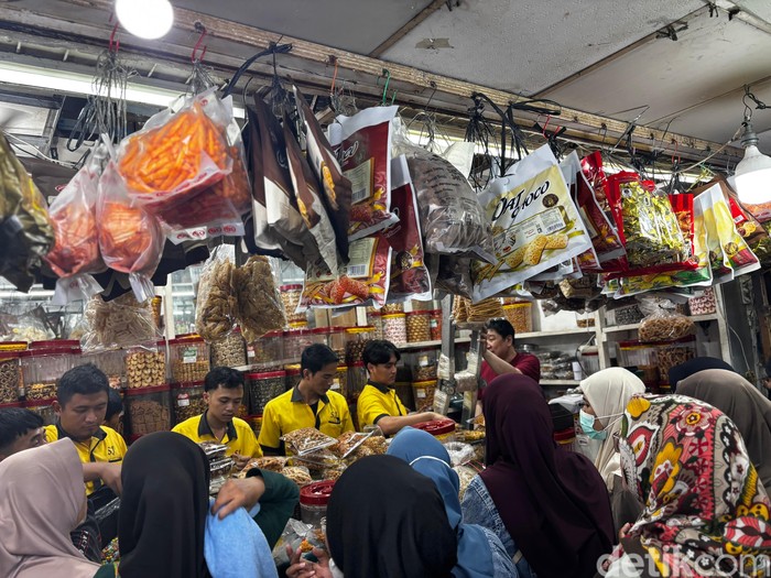 Kue kering di Pasar Jatinegara