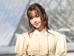 Adu Gaya Personel BLACKPINK di Paris Fashion Week 2026, Lisa Pamer Pusar