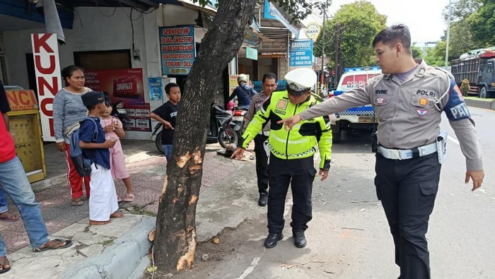 Lokasi kecelakaan tunggal yang menewaskan 2 orang di Jalan Letjen S. Parman Banyuwangi