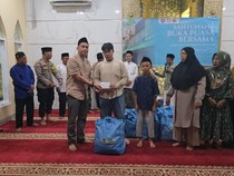 Polri Salurkan Santunan Ramadan untuk 100 Anak Yatim Piatu di Jakbar