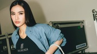 Mahalini pernah membuat konten masak kerupuk pakai microwave. Gak tahu juga kenapa ramai, padahal sudah suka bikin konten masak. Jadi aku masak kerupuk tapi pakai microwave. Kriuk kok, ujarnya dilihat di YouTube Vindes, Kamis (12/3/2026). (Foto: dok Instagram mahaliniraharja)