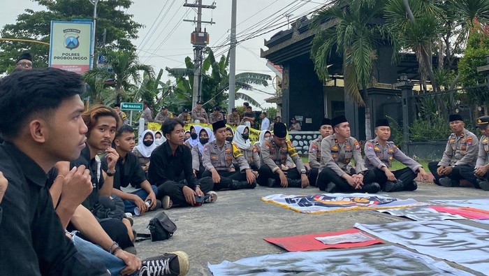 Mahasiswa di Probolinggo Raya demo soal reformasi kepolisian