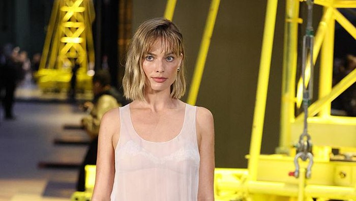 Margot Robbie at the Chanel fashion show as part of Paris Fashion Week Fall 2026 held at Grand Palais on March 09, 2026 in Paris, France. (Photo by Swan Gallet/WWD via Getty Images)