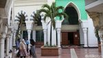 Masjid Bergaya Timur Tengah di Atap Pasar Tanah Abang