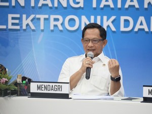 Mendagri Ungkap Biang Kerok Antrean BBM di Kalimantan Barat